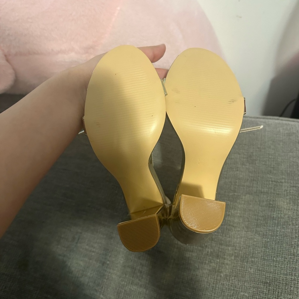 Pretty little thing gold heels - Picture 3 of 4